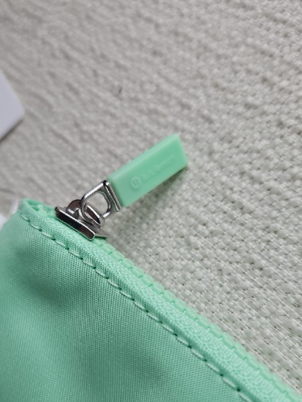 lululemon Mint Green Clippable Card Pouch - Picture 5 of 13